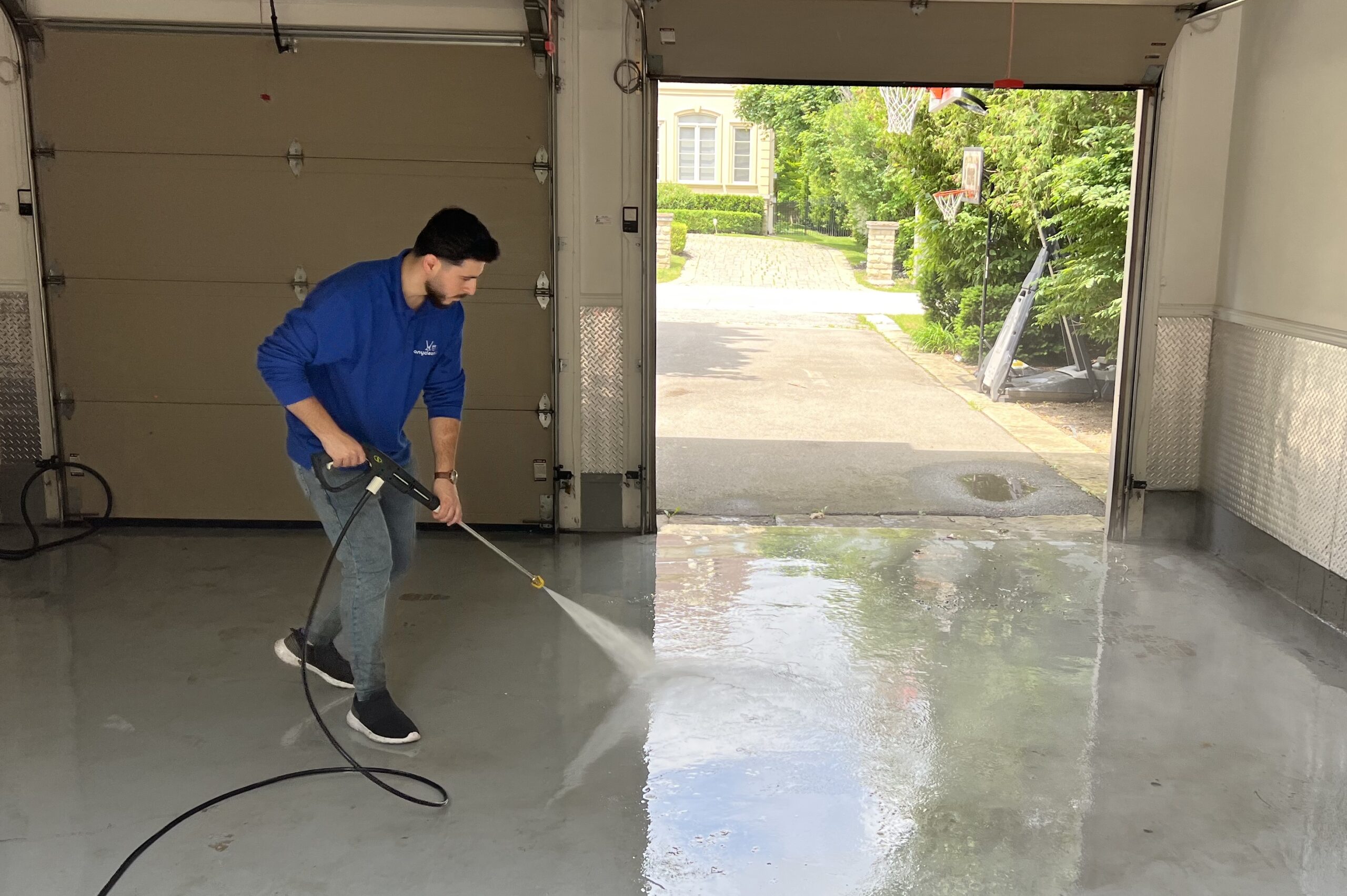 Pressure washer specialist at Anyclean.ca